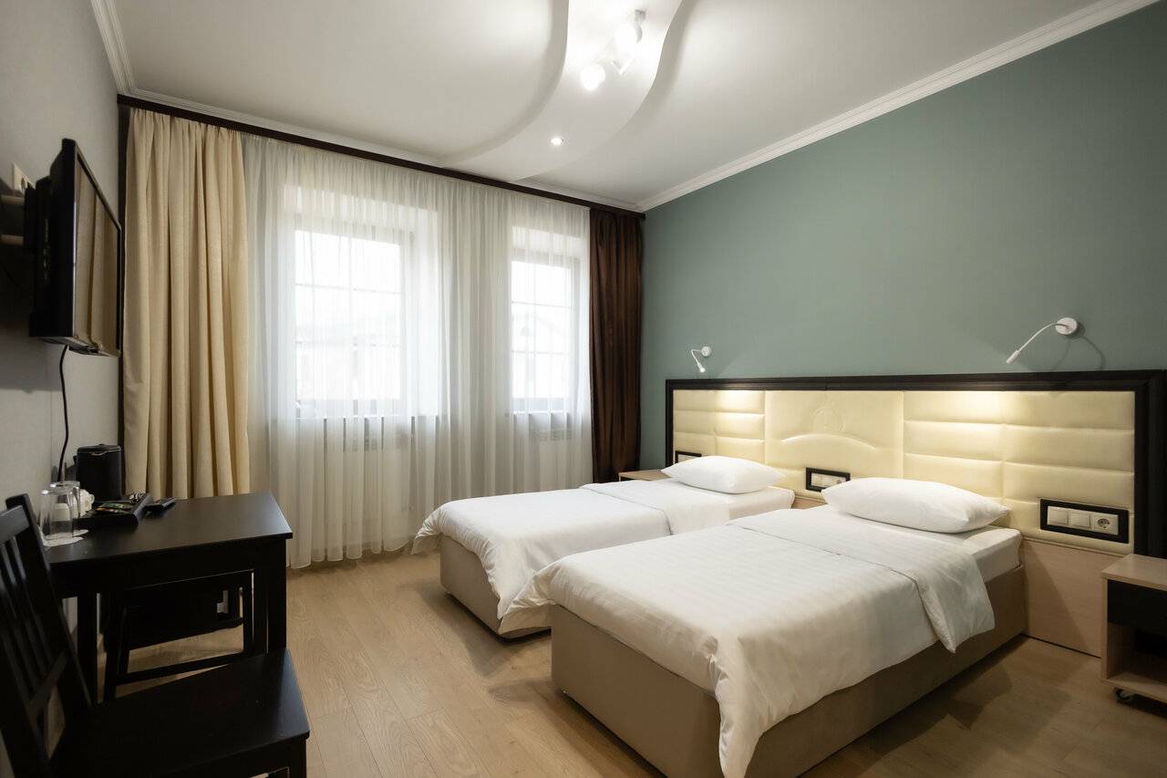 Просторный двухместный номер с 2 отдельными кроватями